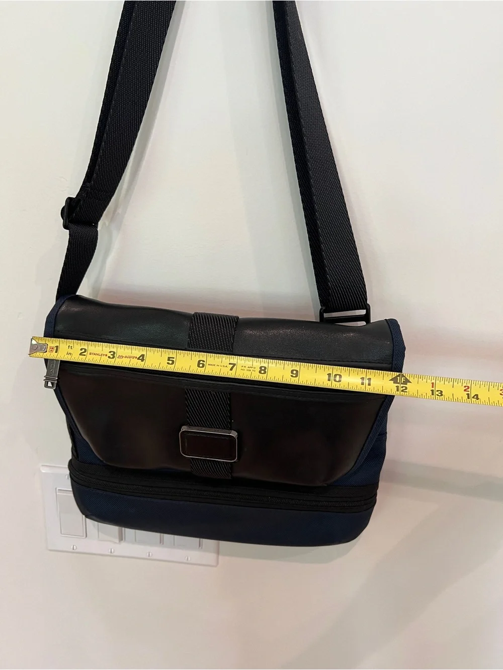 TUMI Men's Black & Navy Crossbody Messenger Bag